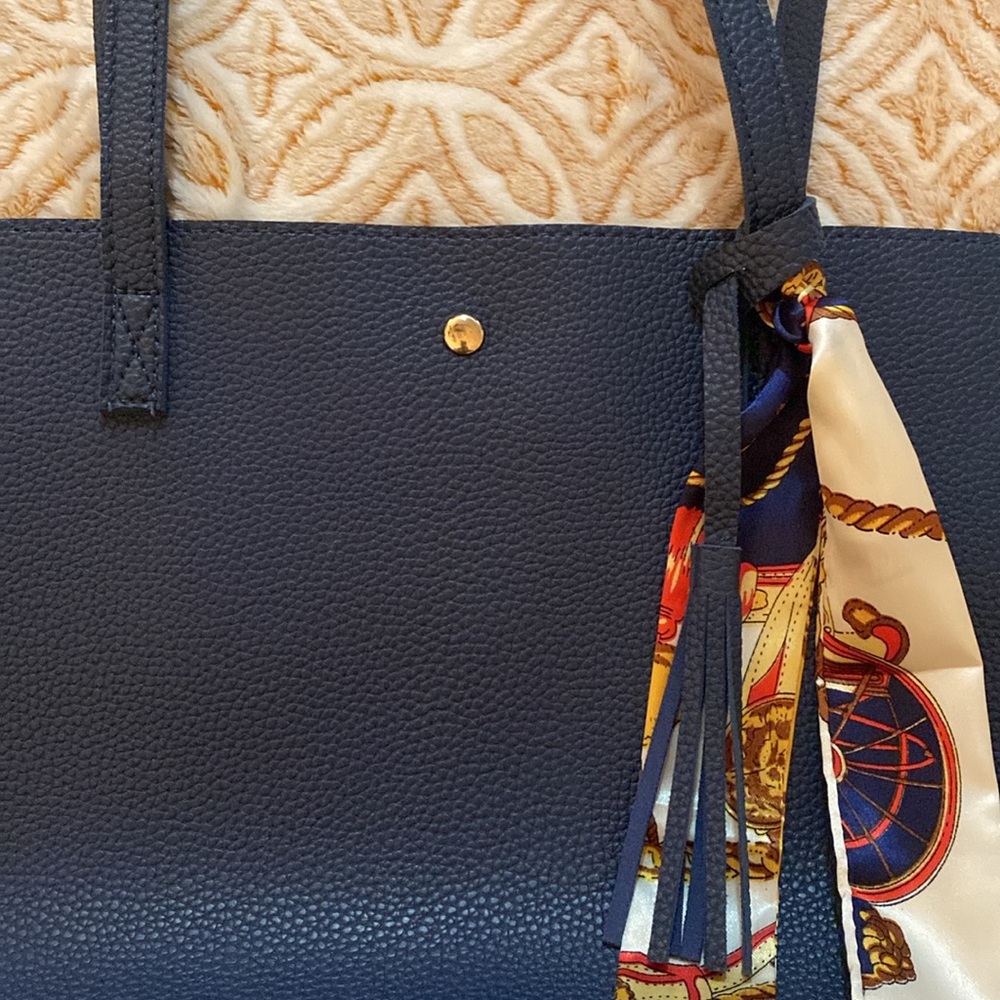 Tote Style Purse - Picture 3 of 4
